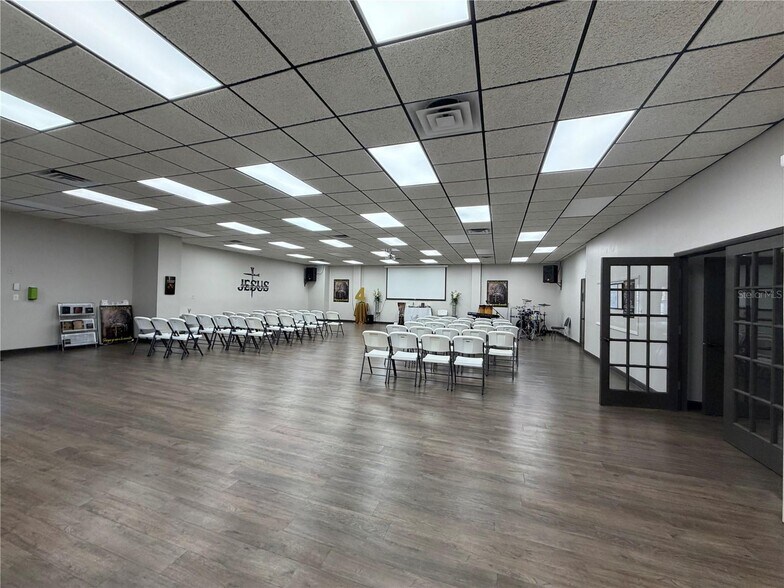 208 E Lake Ave, Auburndale, FL à louer - Photo de l’immeuble – Image 2 sur 22