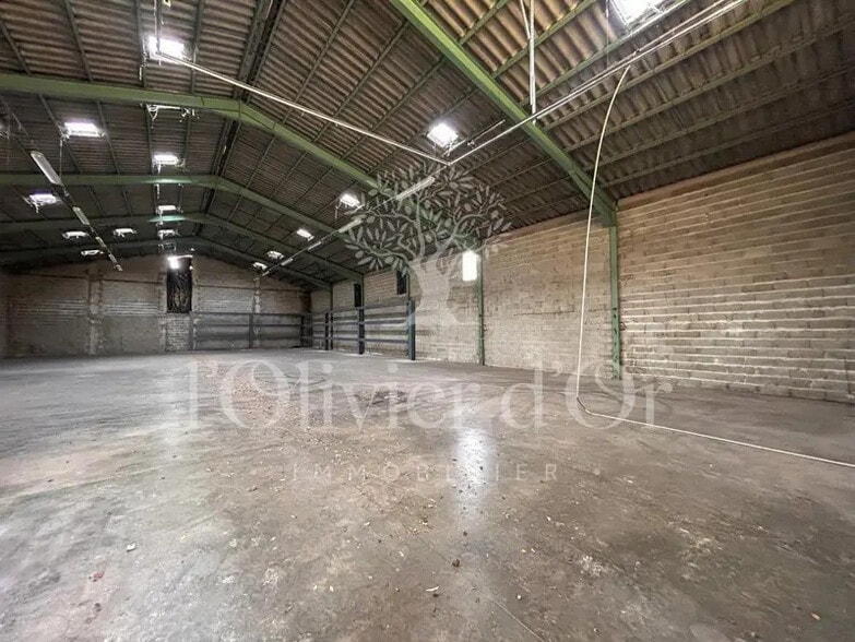 Industriel/Logistique dans Tulette à vendre - Photo de l’immeuble – Image 3 sur 3