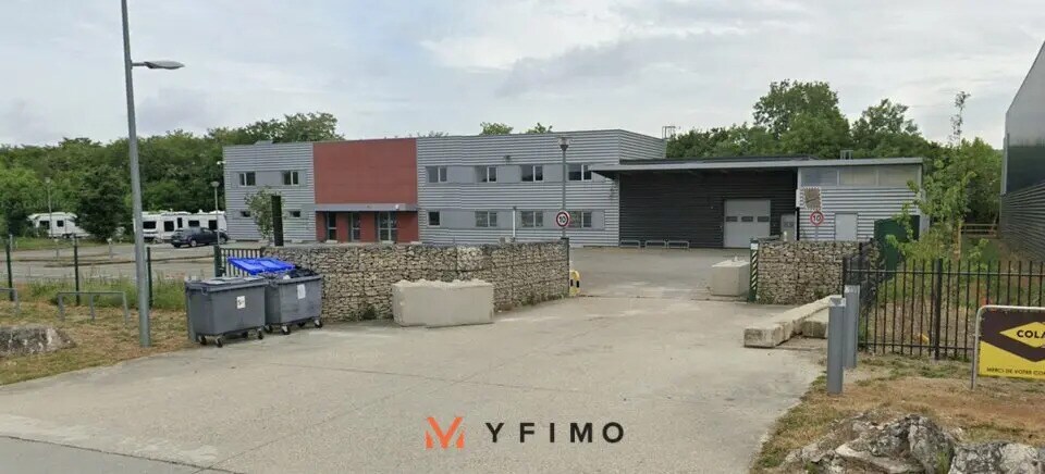 Local d'activités dans Chanteloup-les-Vignes à vendre - Photo de l’immeuble – Image 3 sur 13