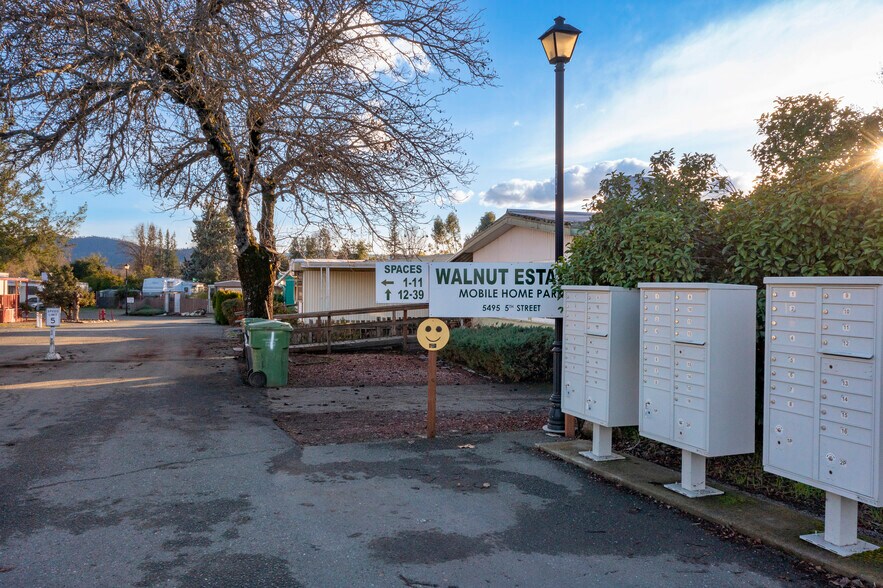 5495 5th St, Kelseyville, CA à vendre - Photo principale – Image 1 sur 30