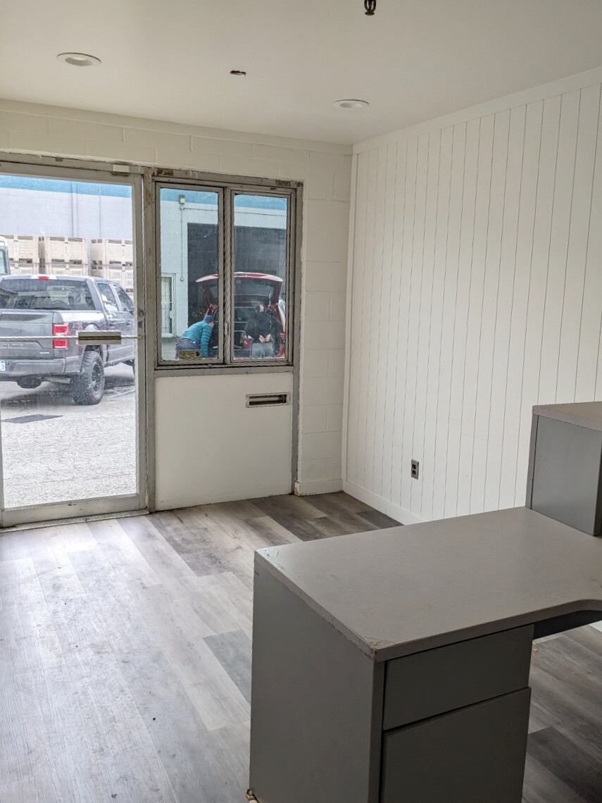 26 Hangar Way, Watsonville, CA à louer Photo intérieure– Image 1 sur 5