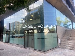 Local commercial dans Sant Just Desvern, Barcelona à louer Photo intérieure– Image 1 sur 17