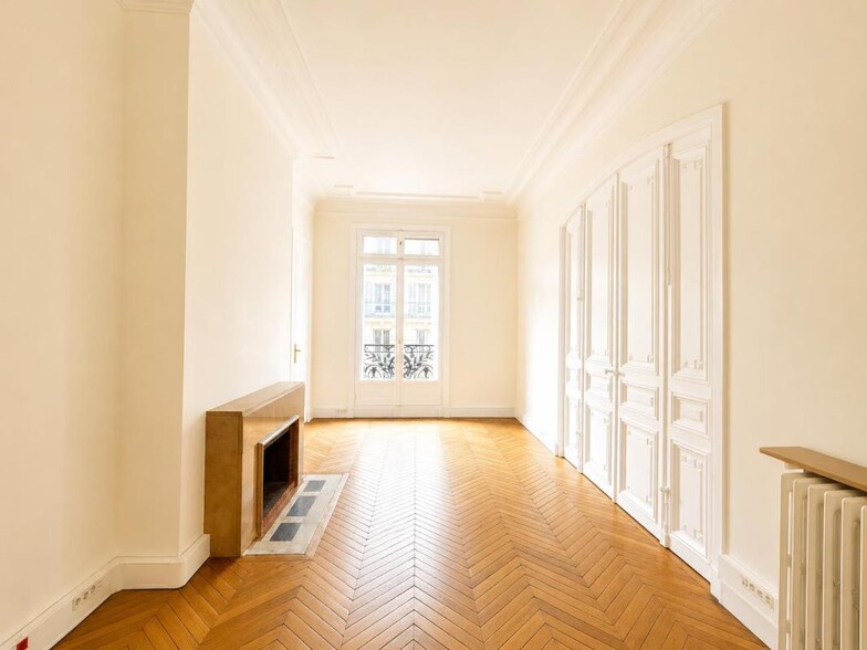 20 B Rue La Boëtie, Paris à louer - Photo de l’immeuble – Image 3 sur 9