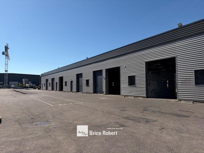 Plus de détails pour 21 Chemin Des Muriers, Genas - Industriel/Logistique à louer
