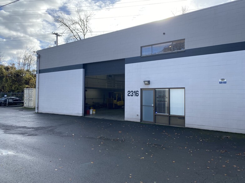 2312-2330 SE Clatsop St, Portland, OR à louer - Photo de l’immeuble – Image 1 sur 10