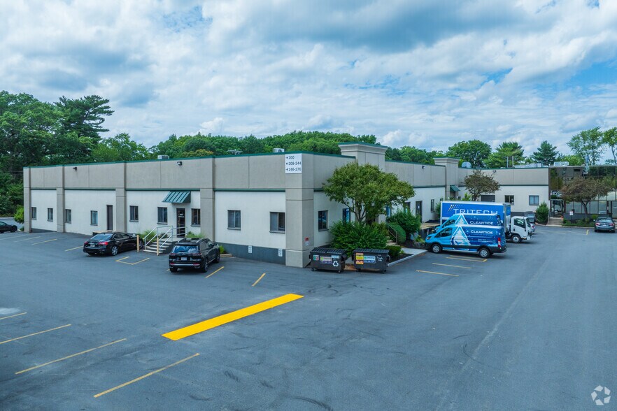 200-280 W Cummings Park, Woburn, MA à louer - Photo de l’immeuble – Image 3 sur 6