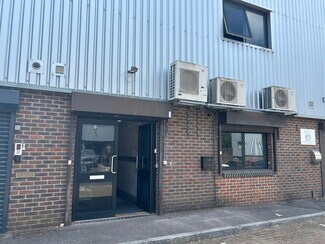 Plus de détails pour Aragon Rd, Yateley - Bureau à louer