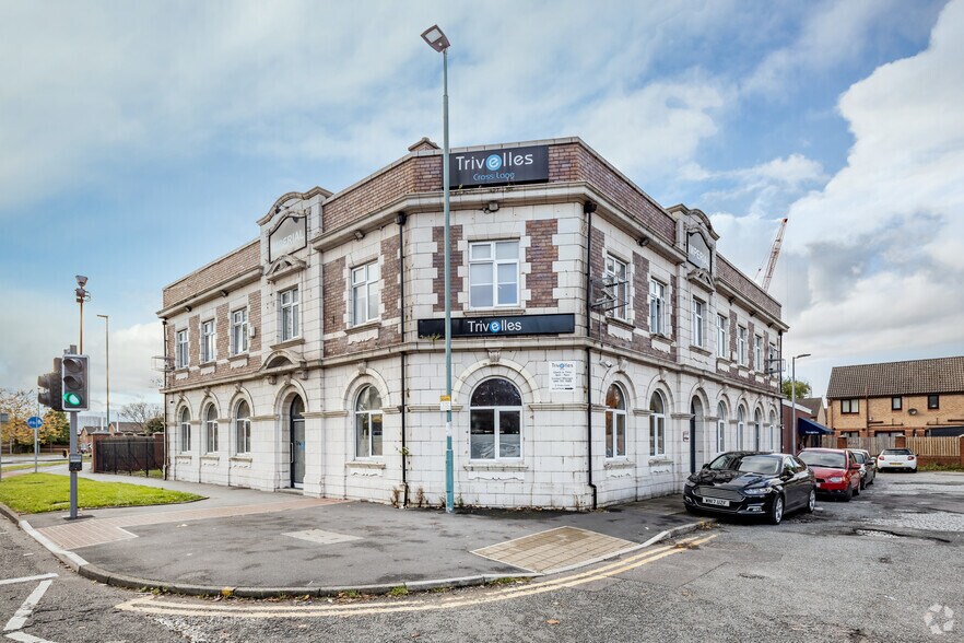 2 Cross Ln, Salford à vendre - Photo principale – Image 1 sur 3