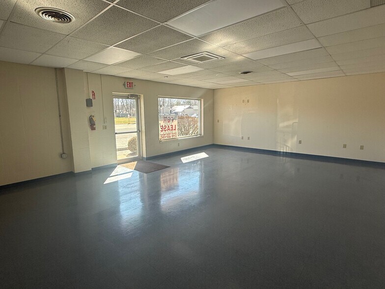 803 Linway Dr, Goshen, IN à louer - Photo de l’immeuble – Image 3 sur 8
