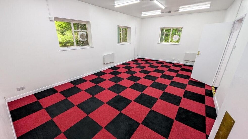 Sample Oak Ln, Chilworth à louer - Photo de l’immeuble – Image 2 sur 4