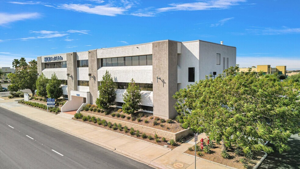 15428 Civic Dr, Victorville, CA à louer - Photo de l’immeuble – Image 3 sur 11