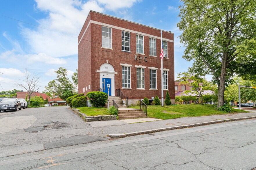 11 Sanborn St, Reading, MA à vendre - Photo de l’immeuble – Image 3 sur 10