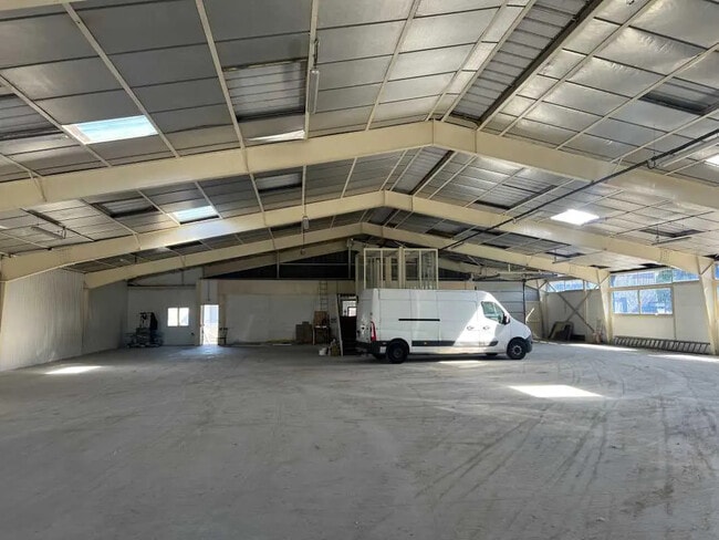 Plus de détails pour Bureau, Local d'activités à louer