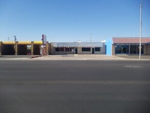 711 E Florence Blvd, Casa Grande, AZ à louer Photo de l’immeuble– Image 2 sur 2
