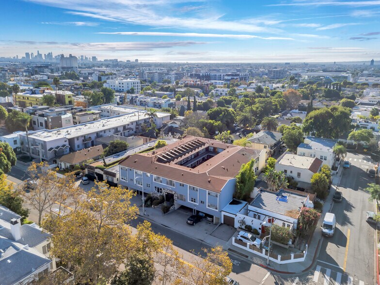 7236 Fountain Ave, West Hollywood, CA à vendre - Photo de l’immeuble – Image 2 sur 9