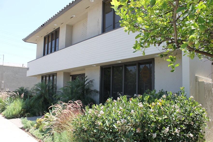 536 E Lincoln Ave, Orange, CA à louer - Photo de l’immeuble – Image 2 sur 5