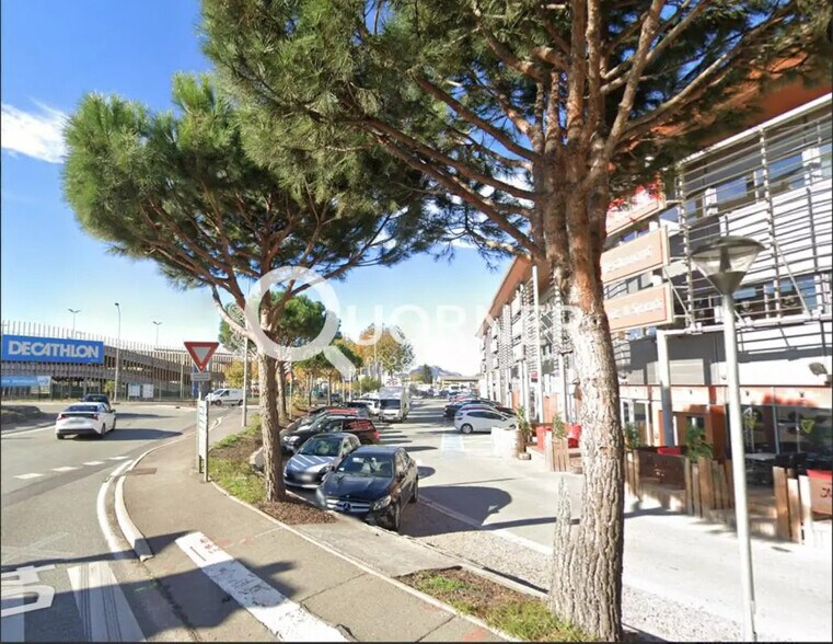 Local commercial dans Fréjus à louer - Photo de l’immeuble – Image 1 sur 1