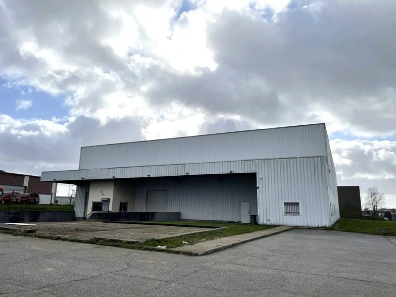 Bureau dans Barentin à louer - Photo de l’immeuble – Image 2 sur 21