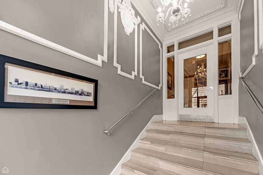 4240 S Calumet Ave, Chicago, IL à vendre - Photo de l’immeuble – Image 2 sur 20