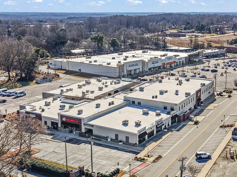 6000 Market Square Ct, Clemmons, NC à louer - Photo de l’immeuble – Image 1 sur 9