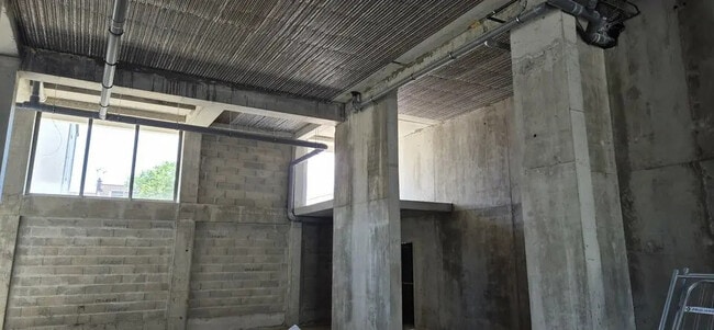 Plus de détails pour Local d’activités à vendre