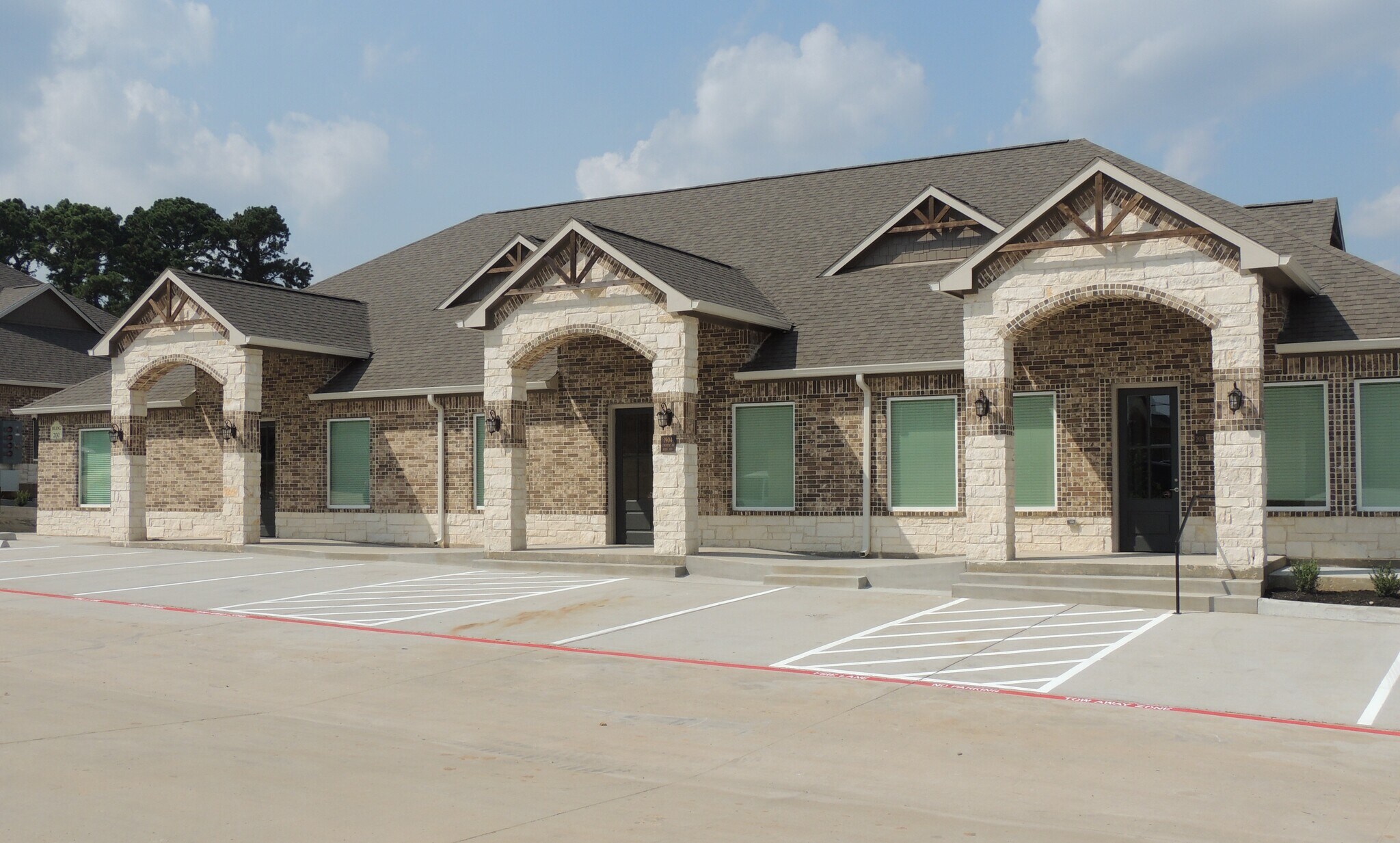 1904 Longmire Rd, Conroe, TX à louer Photo principale– Image 1 sur 19