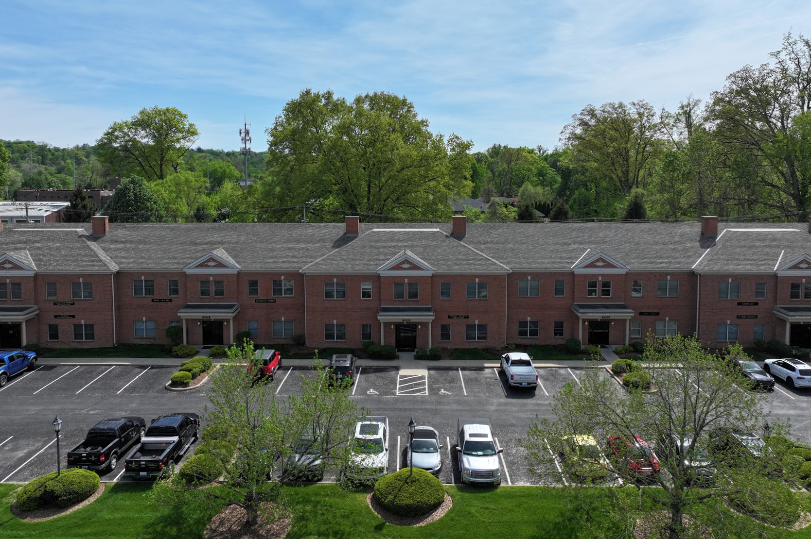 5490 Timber Ridge Dr, Suites 101 & 202, Prospect, KY à vendre Photo de l’immeuble– Image 1 sur 11