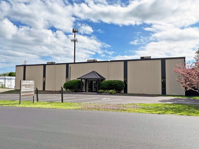 2820 W 23rd St, Erie, PA à louer - Photo de l’immeuble – Image 1 sur 17