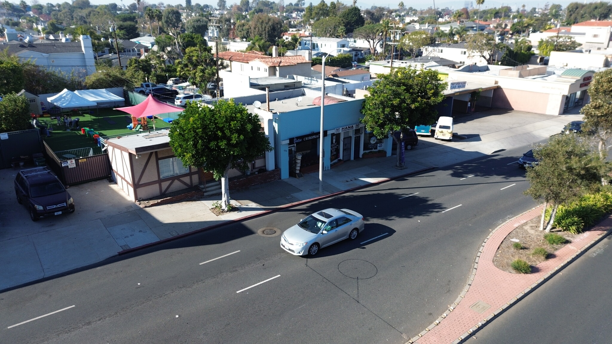 1213 N Sepulveda Blvd, Manhattan Beach, CA à vendre Photo de l’immeuble– Image 1 sur 3