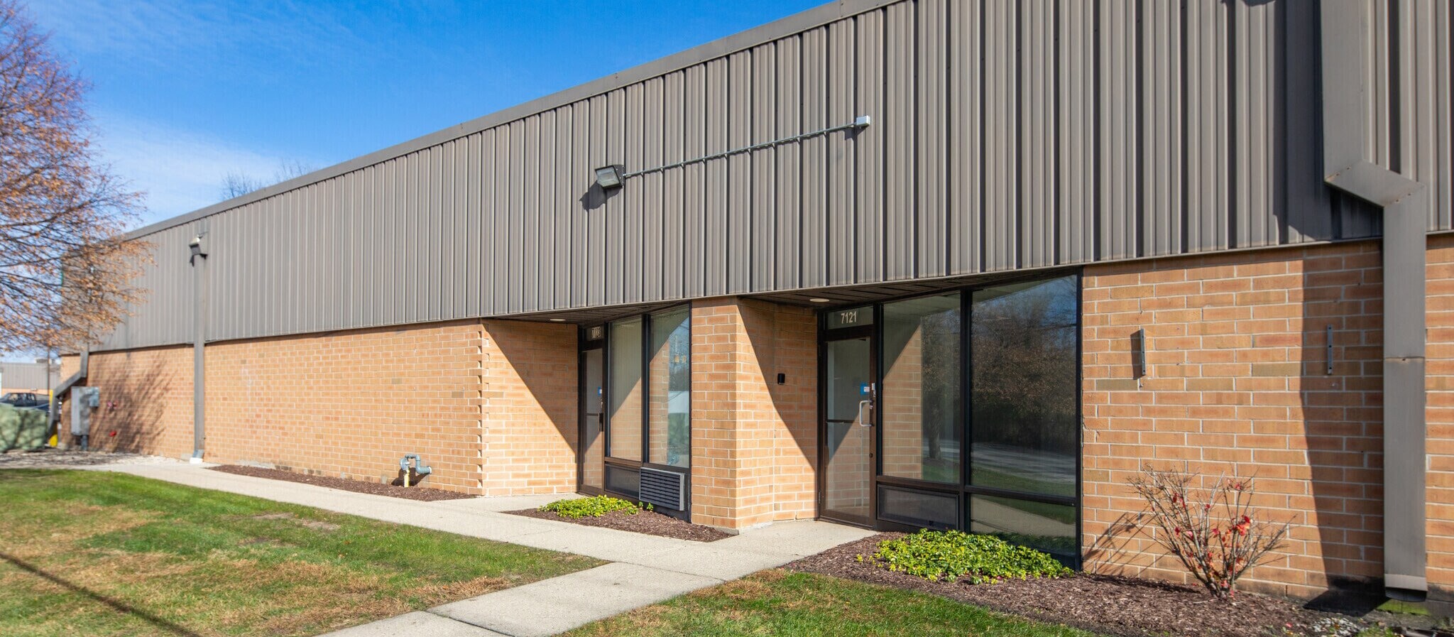 7111-7137 N Austin Ave, Niles, IL à louer Photo de l’immeuble– Image 1 sur 2