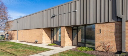 7111-7137 N Austin Ave, Niles, IL à louer Photo de l’immeuble– Image 1 sur 2