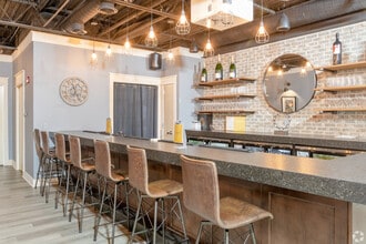 10 Kingsbridge Rd, Fairfield, NJ à louer Photo de l’immeuble– Image 2 sur 5