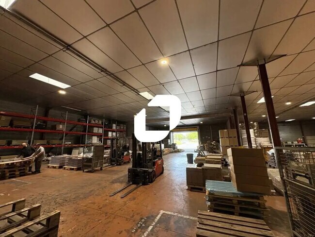 Plus de détails pour Bureau, Industriel/Logistique à louer