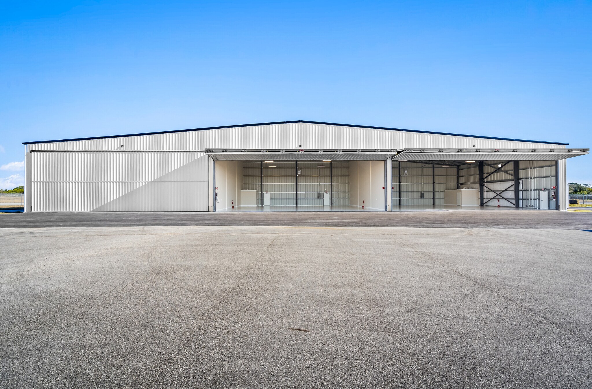 2590 Airport North Dr, Vero Beach, FL à louer Photo de l’immeuble– Image 1 sur 8