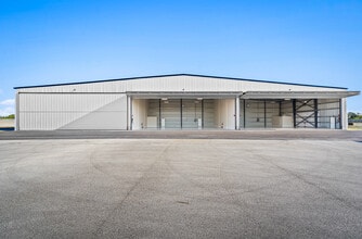 2590 Airport North Dr, Vero Beach, FL à louer Photo de l’immeuble– Image 1 sur 8