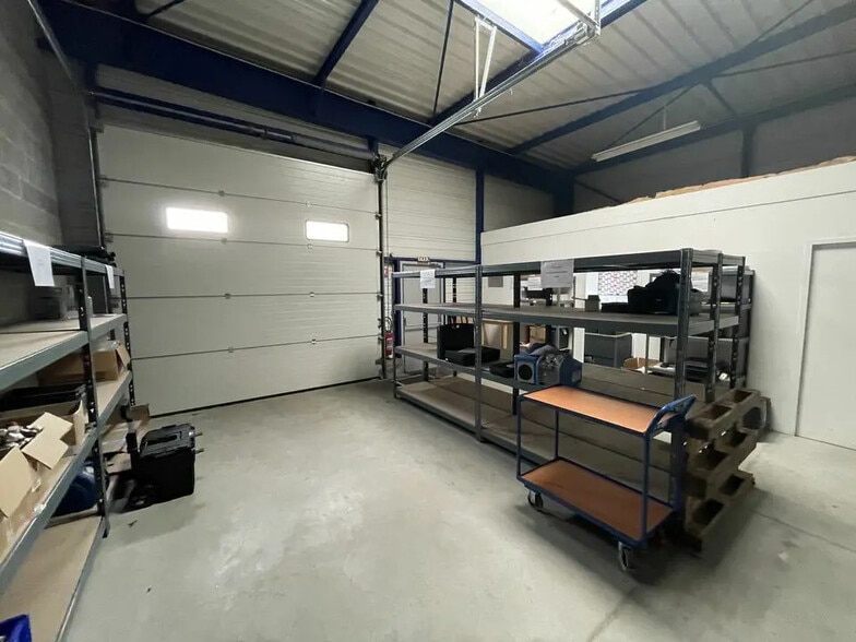 Industriel/Logistique dans Casson à louer - Photo de l’immeuble – Image 1 sur 7