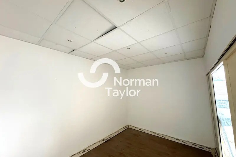 Local d’activités dans Lunel à louer - Photo intérieure – Image 2 sur 4