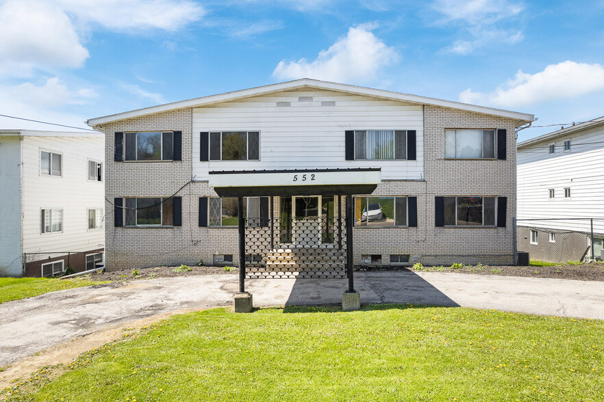 552 Treeside Dr, Akron, OH à vendre - Photo de l’immeuble – Image 3 sur 44