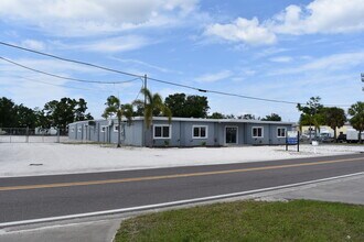 4501 N 126th Ave, Clearwater, FL à louer Photo de l’immeuble– Image 1 sur 36
