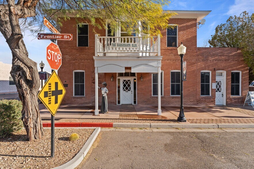 1 E Apache St, Wickenburg, AZ à louer - Photo principale – Image 1 sur 14