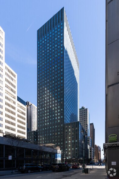 633 Third Ave, New York, NY à vendre - Photo de l’immeuble – Image 3 sur 22