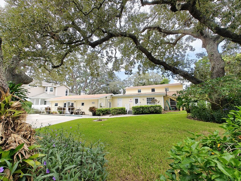 905 Virginia Ave, Tarpon Springs, FL à vendre - Photo de l’immeuble – Image 1 sur 1