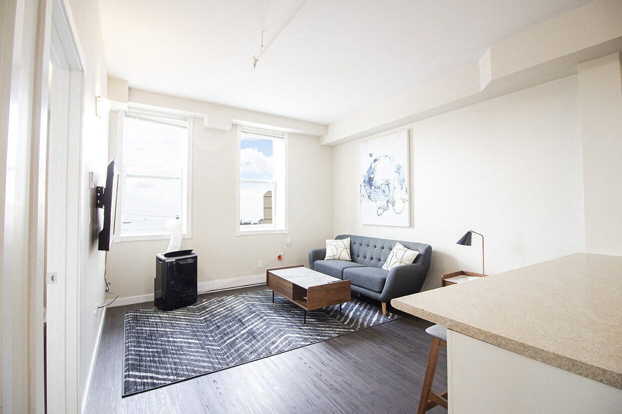 300 Taché Av, Winnipeg, MB à louer Photo principale– Image 1 sur 30
