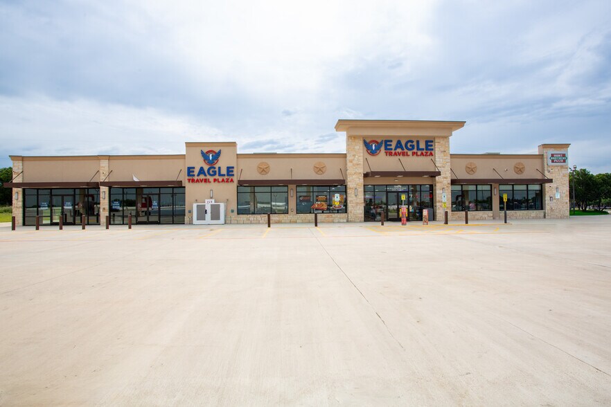 19676 N Interstate 35, West, TX à louer - Photo de l’immeuble – Image 3 sur 17