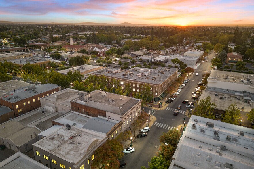 10 S School St, Lodi, CA à vendre - Photo de l’immeuble – Image 3 sur 49