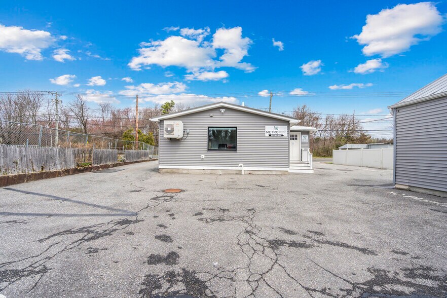 1400 Montauk Hwy, Oakdale, NY à vendre - Photo de l’immeuble – Image 3 sur 16