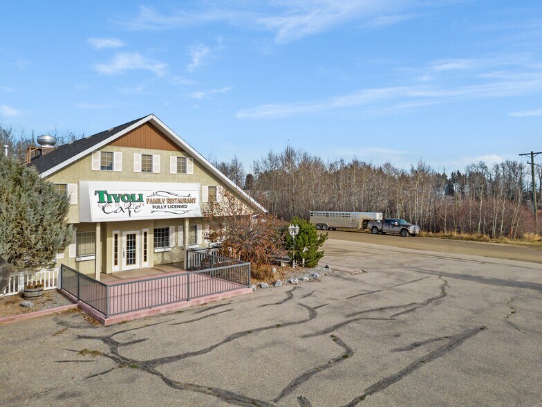1916 10th Av, Spruce View, AB à vendre - Photo de l’immeuble – Image 2 sur 89