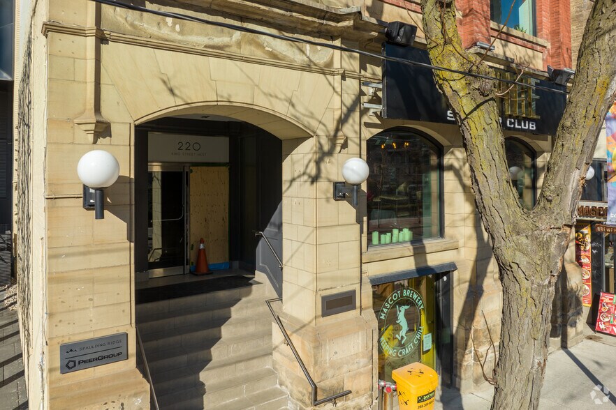 220 King St W, Toronto, ON à louer - Photo de l’immeuble – Image 3 sur 4