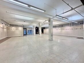 1563 Av Du Mont-Royal E, Montréal, QC à louer Photo intérieure– Image 2 sur 7