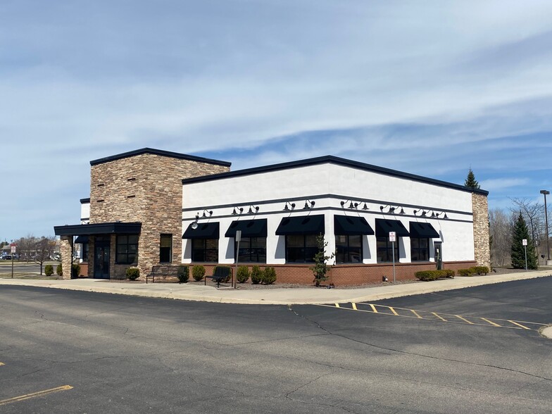 860-980 N Lapeer Rd, Oxford, MI à louer - Photo de l’immeuble – Image 2 sur 3
